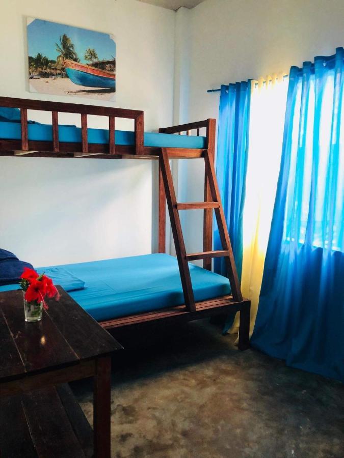 Tres Islas Hostel Хенераль-Луна Екстер'єр фото